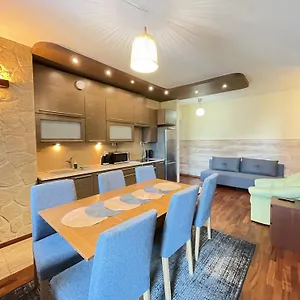 Apartament Superior Pulawska, 4 Rooms, 3 Bedrooms, Metro! Recepcion24h!, Warszawa